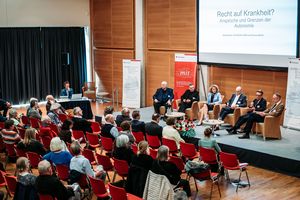 Spannende Debatte zu einem hochbrisanten Thema. Es diskutierten (v.l.): Dr. Klaus Gauger, Prof. Dr. Andreas Heinz, Dr. Iris Hauth, Dr. Ralf Schupp, Prof. Dr. Reinhard Gaier, Prof. Dr. Franz-Josef Bormann. . 